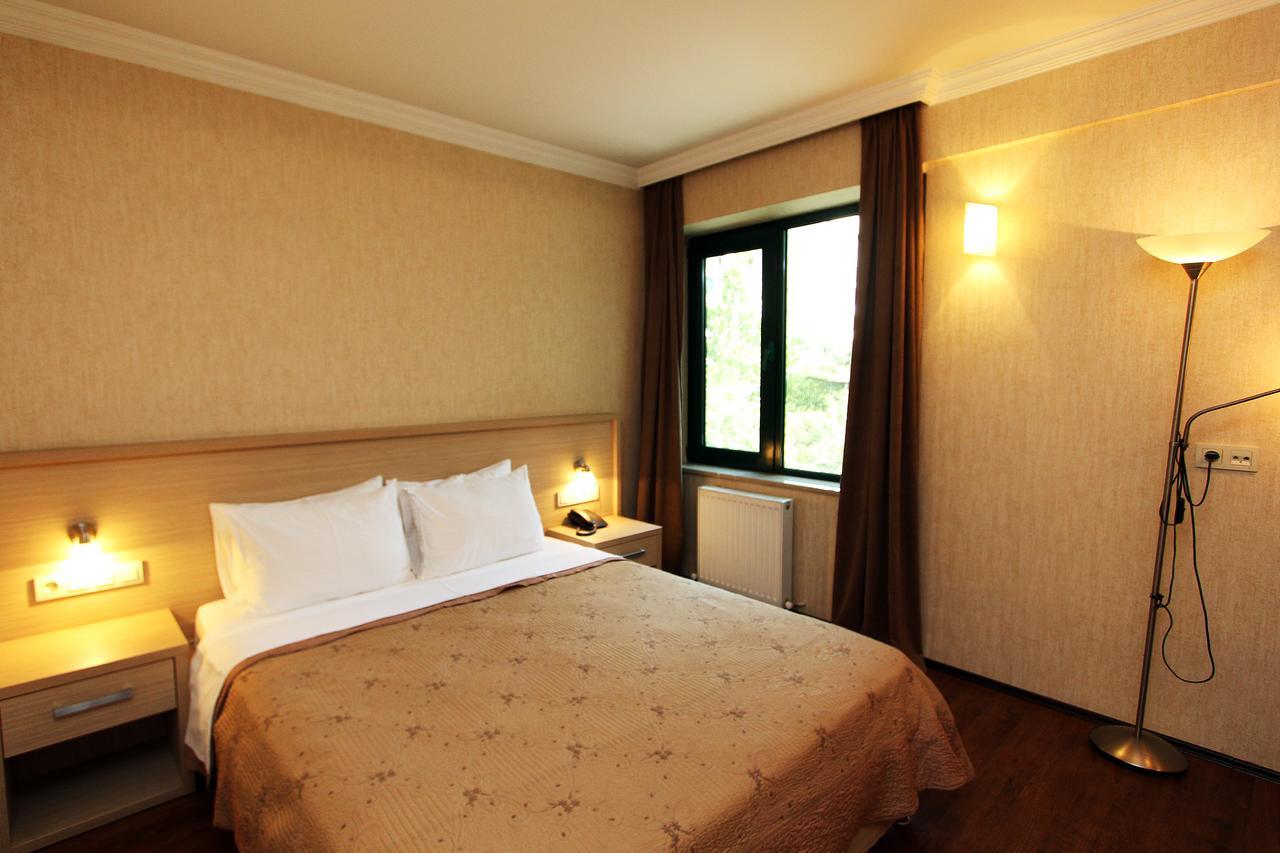 Batesta Hotel Тбилиси Екстериор снимка